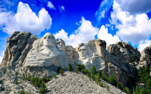 mount-rushmore-scaled